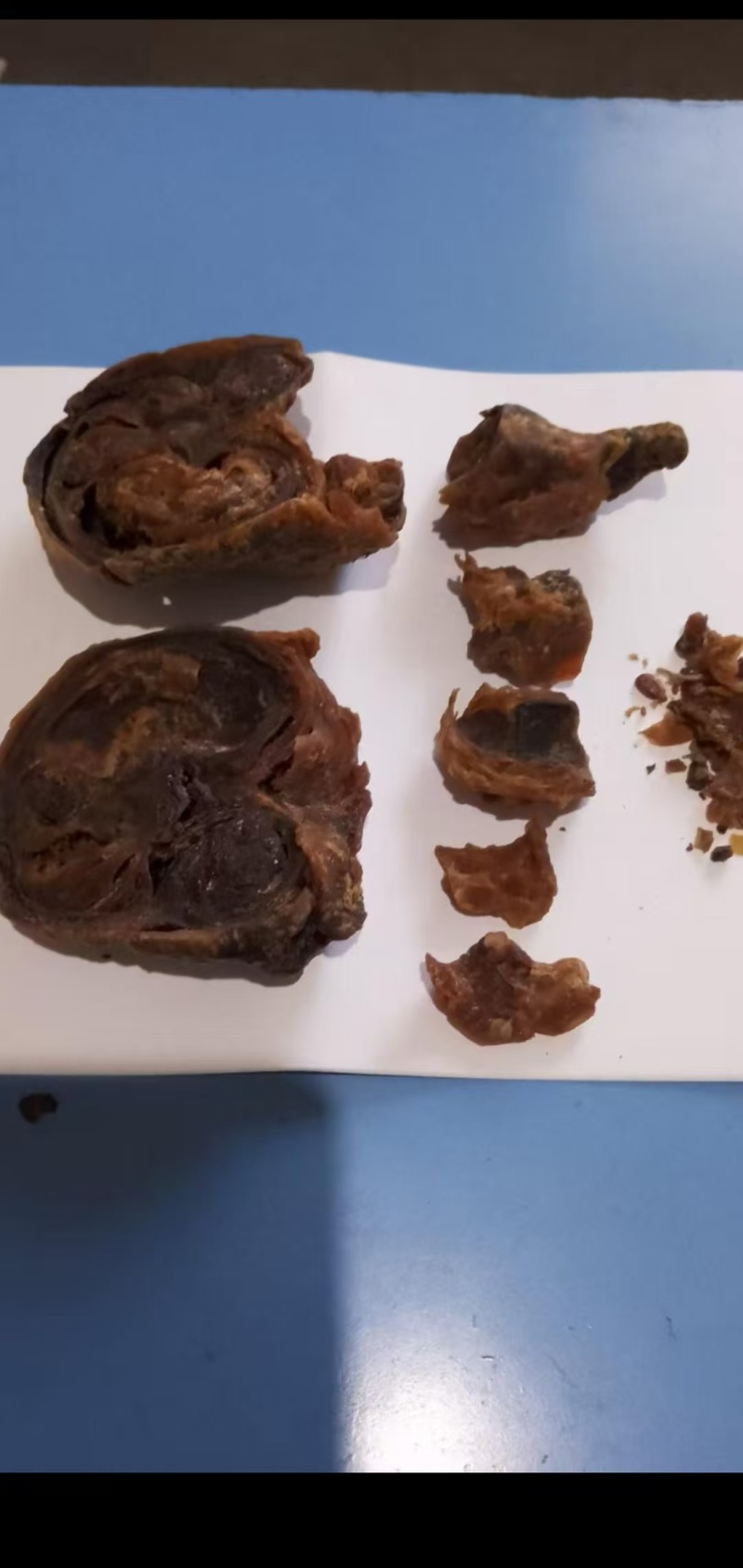 我有一个鸡宝要出售，20O克左右，精品，风干了