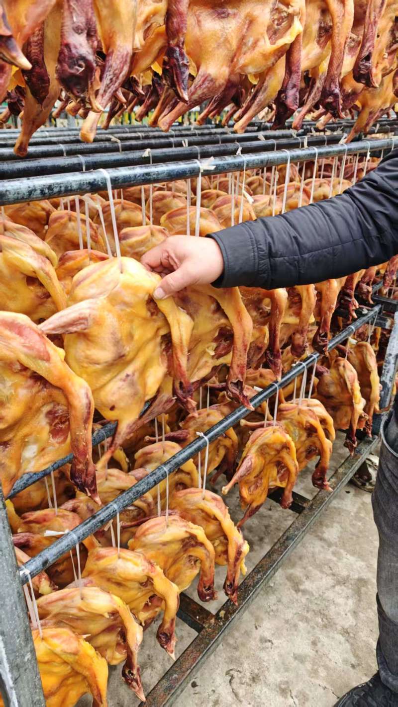 风吹鸡地摊电商批发风吹鸡腊鸡整只鸡腊味腊鸭腊肉腊肠腊鸡