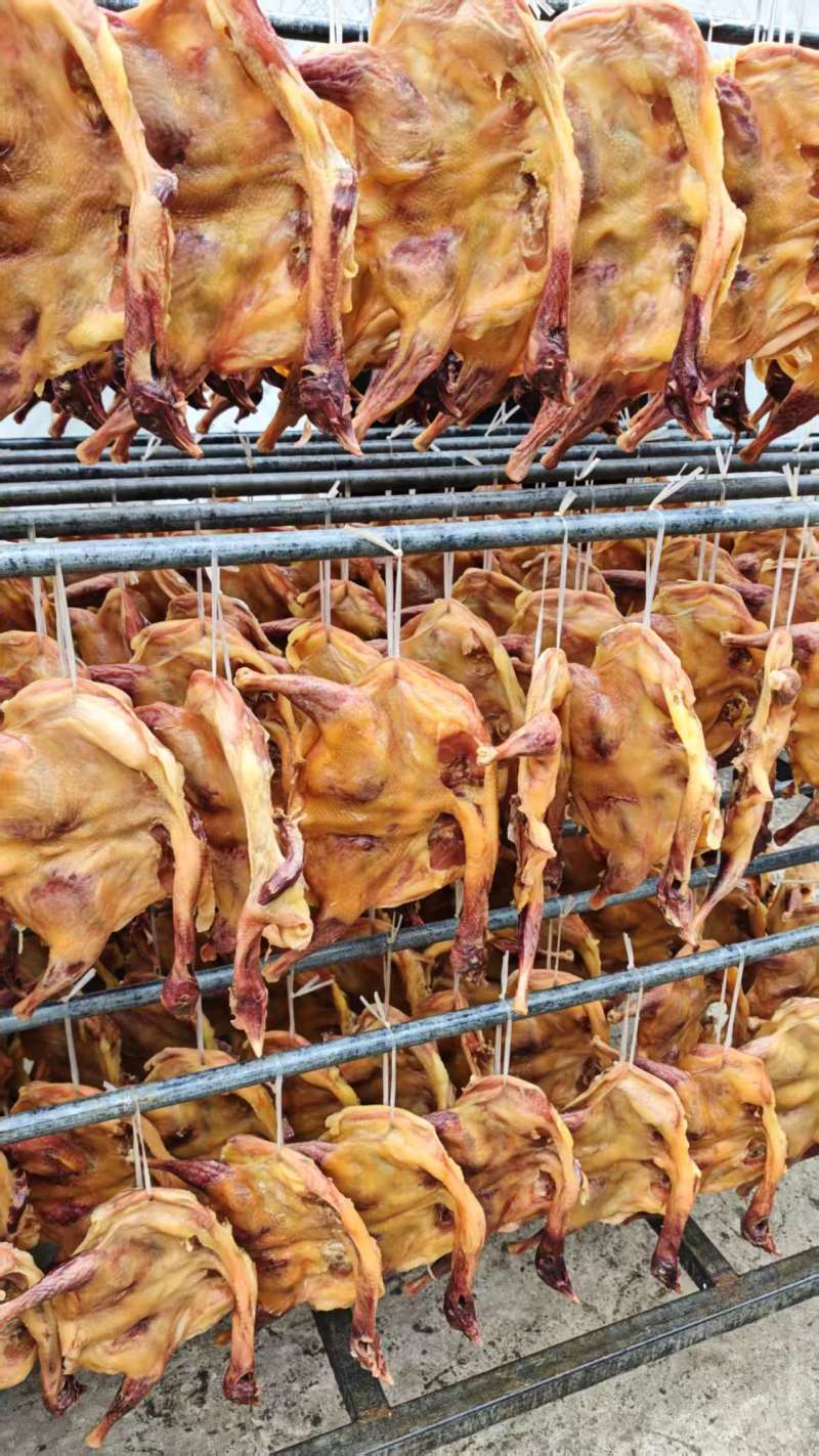 风吹鸡地摊电商批发风吹鸡腊鸡整只鸡腊味腊鸭腊肉腊肠腊鸡