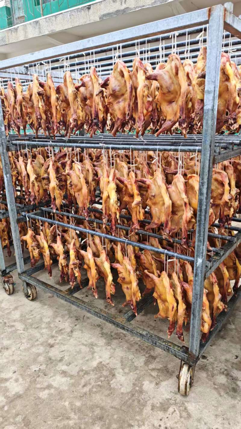风吹鸡地摊电商批发风吹鸡腊鸡整只鸡腊味腊鸭腊肉腊肠腊鸡