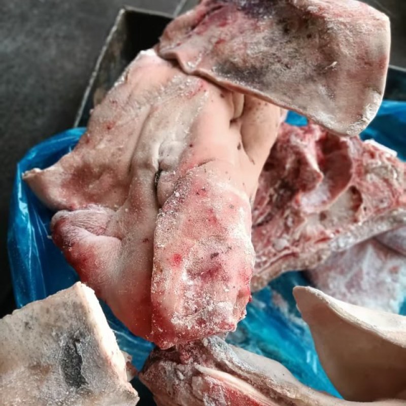 母猪二级带耳头抄码袋装新货手续原始。二级原因黑皮带毛。