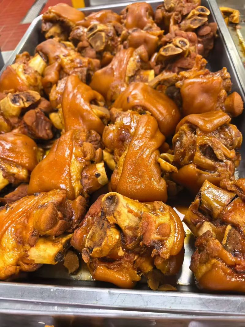 带皮小肘子