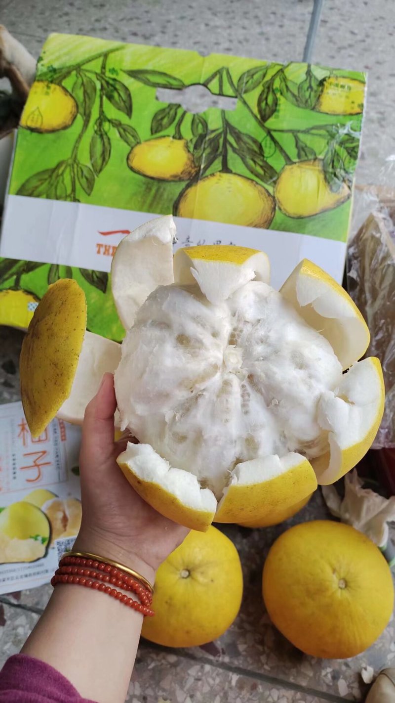 重庆梁平黄心柚子，汁水丰富，不酸，口感软，