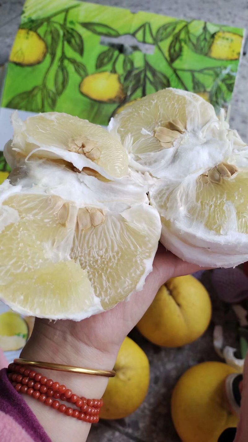 重庆梁平黄心柚子，汁水丰富，不酸，口感软，