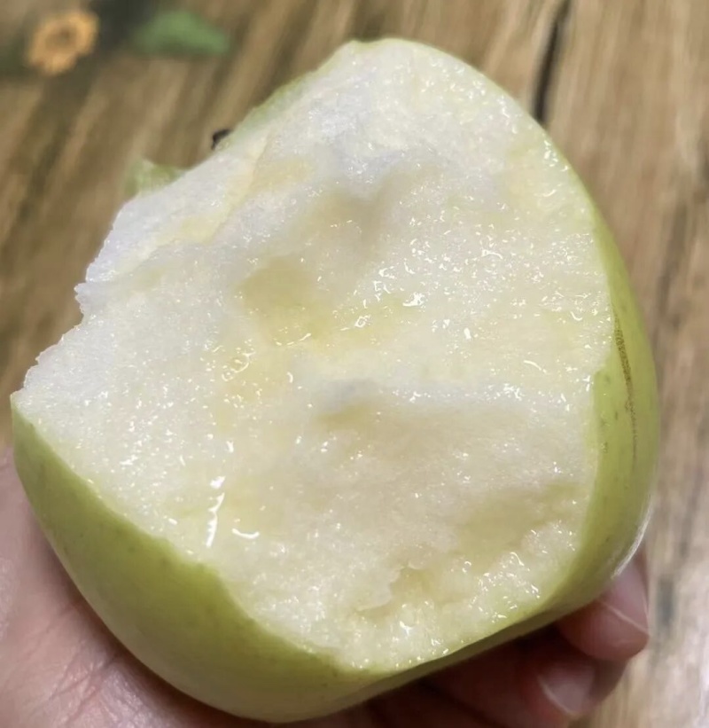 瑞雪苹果可视频看货，一级市场，精装，粗装，联系大量上市，
