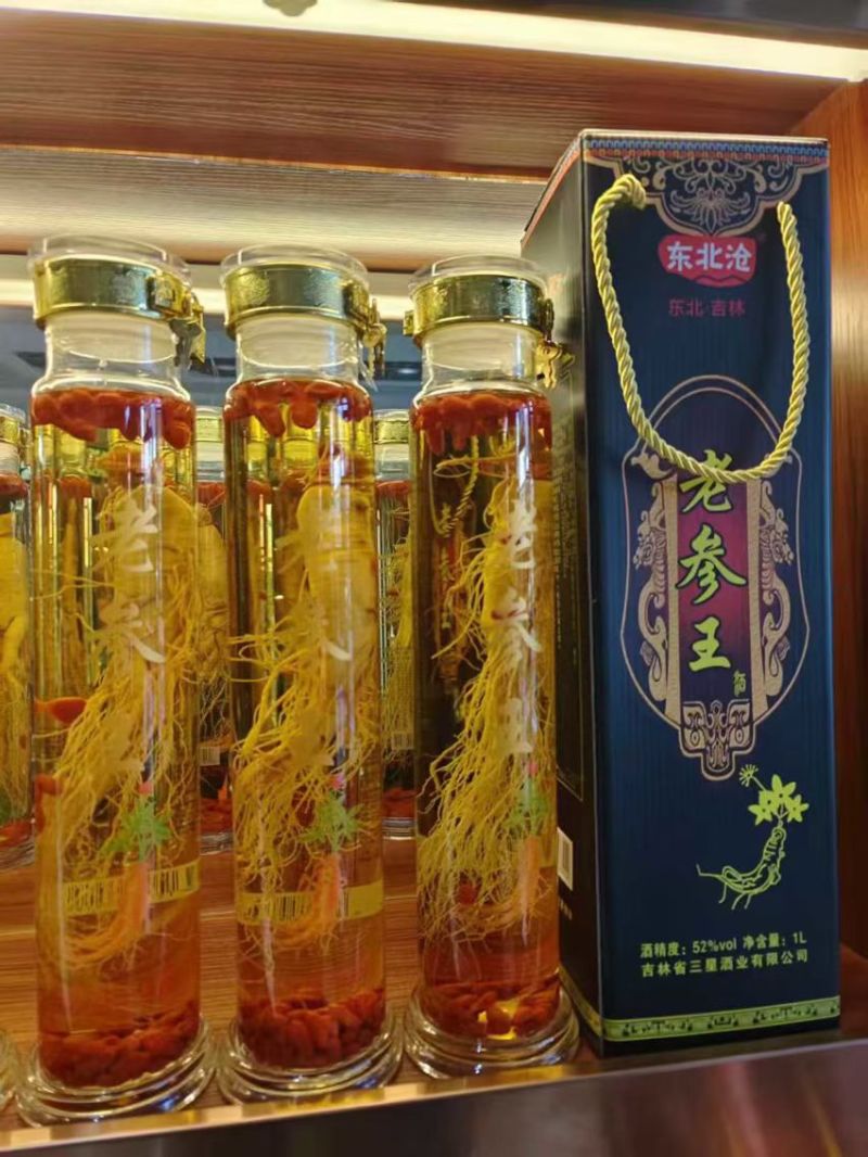 老参王人参酒，一瓶2斤一箱6瓶独立包装。精选好参配好酒