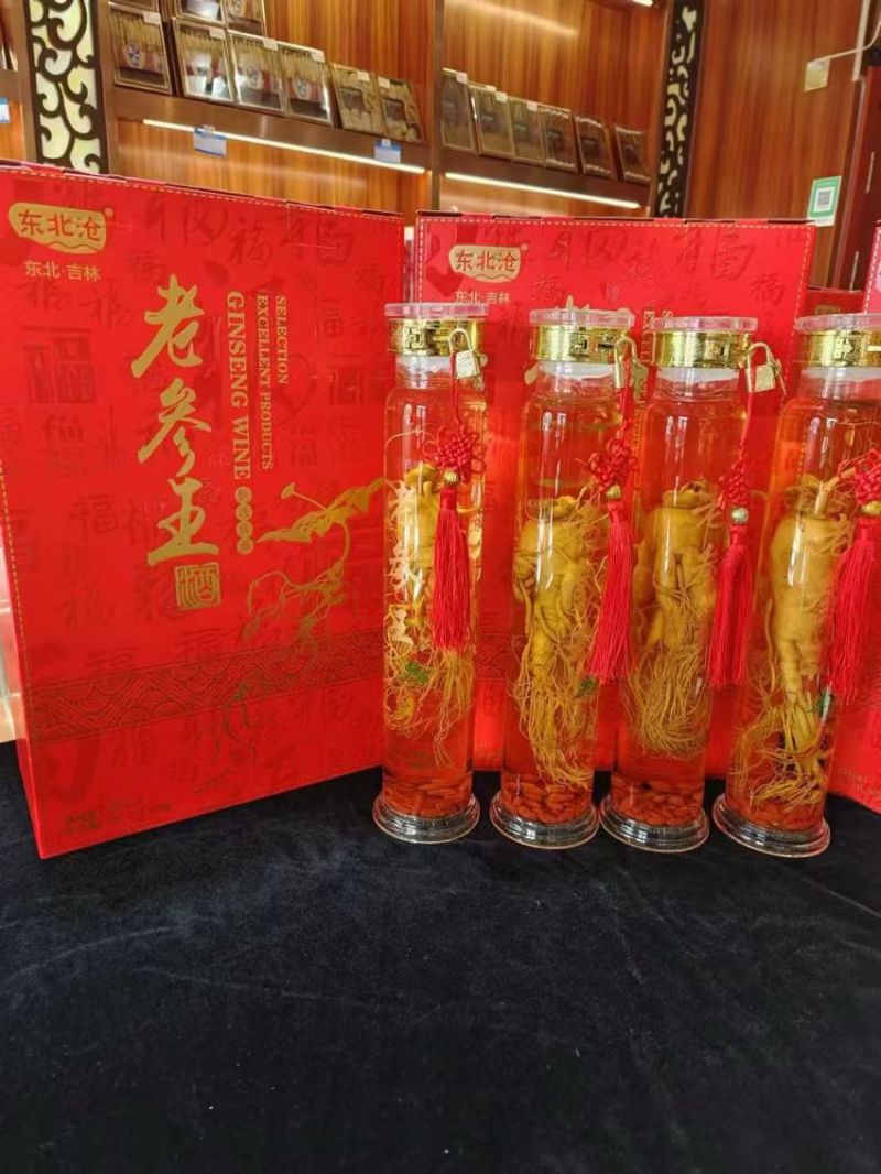 老参王人参酒，一瓶2斤一箱6瓶独立包装。精选好参配好酒