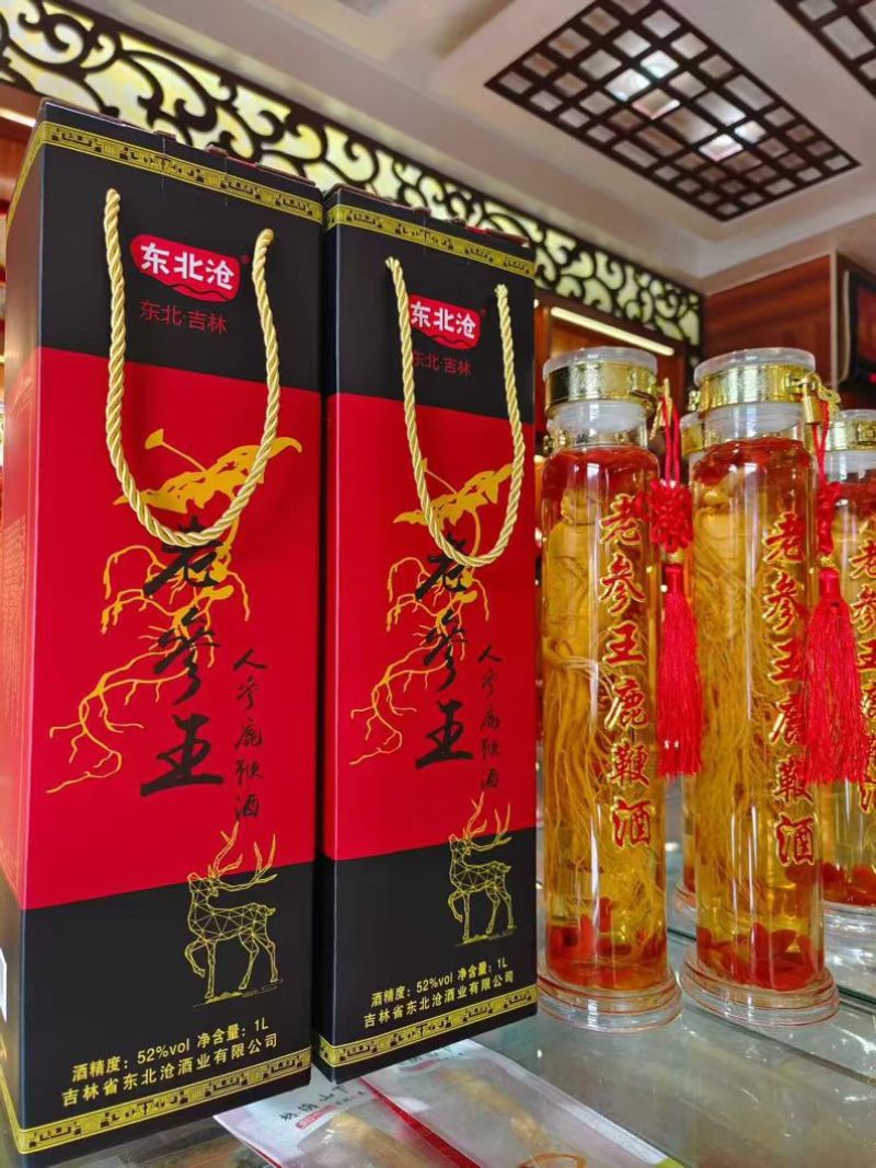老参王人参酒，一瓶2斤一箱6瓶独立包装。精选好参配好酒
