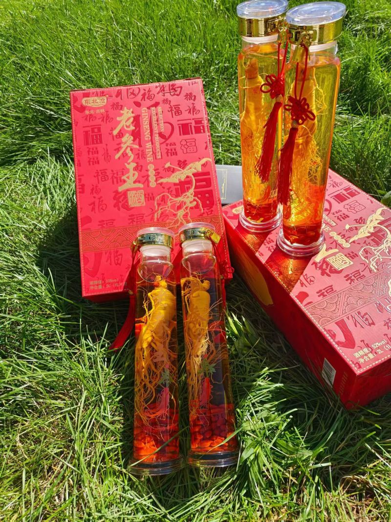 2斤一瓶的老参王礼盒款，一盒两瓶，52度高粱酒，精选好参