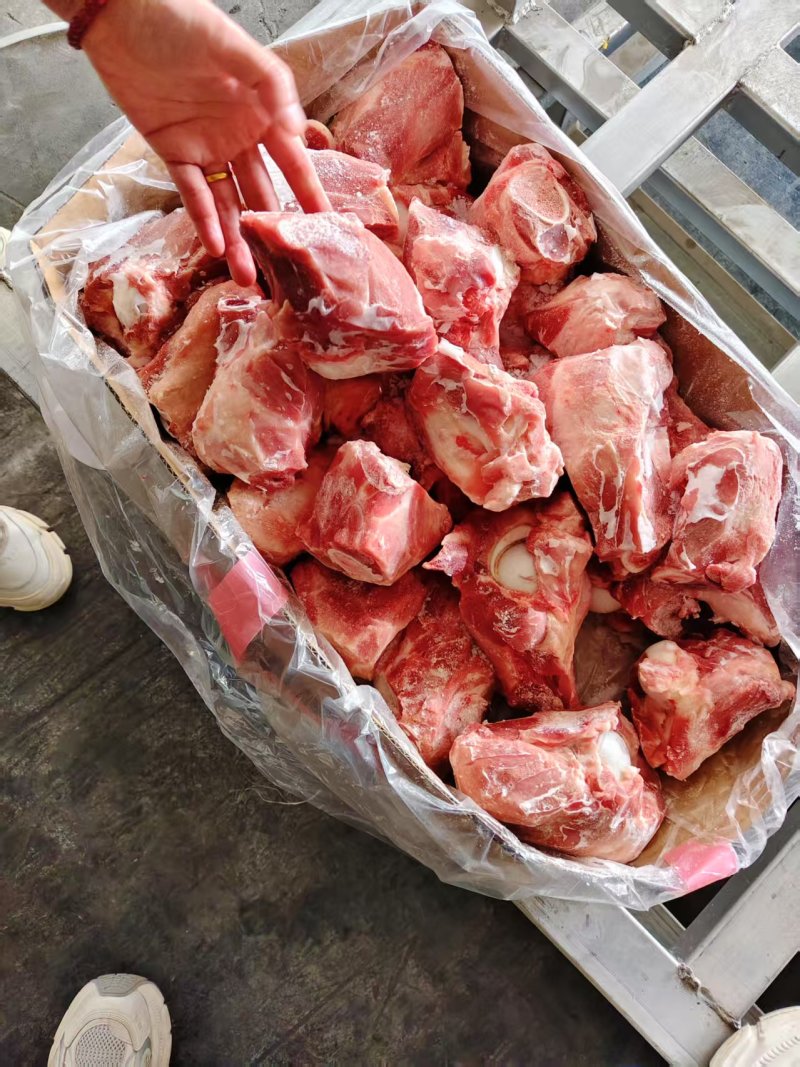 满肉猪棒骨