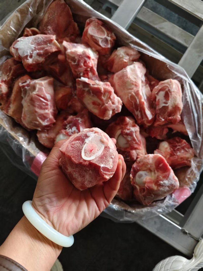 满肉猪棒骨
