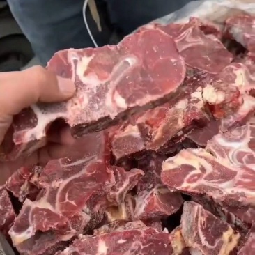 满肉牛脖骨