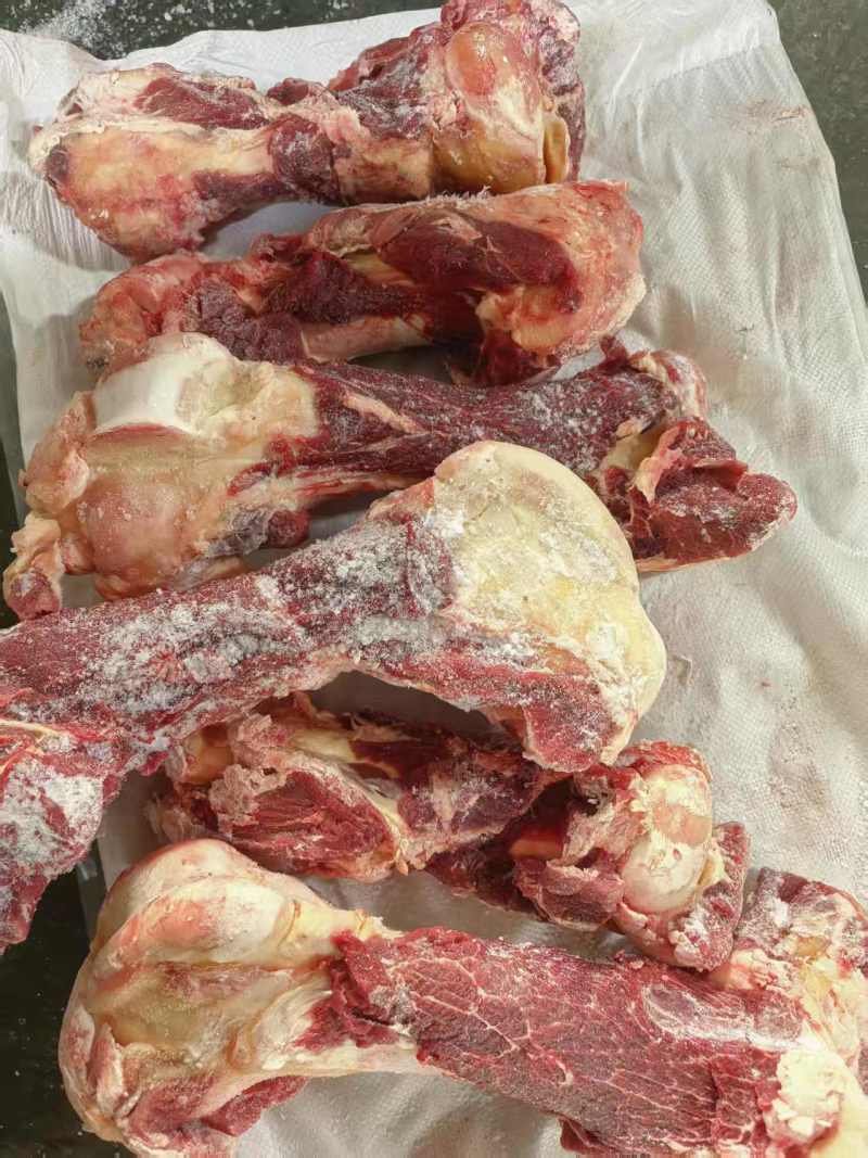 【牛肉棒骨】当地草原黄牛的屠宰场直销，超码的，免费加工！