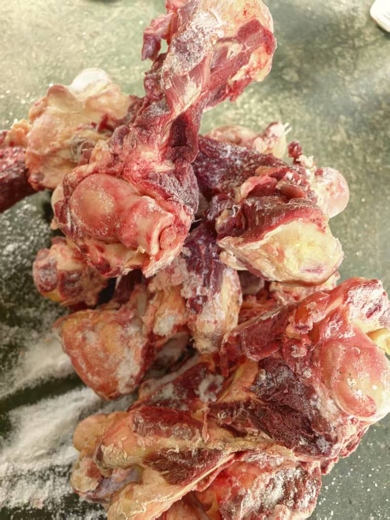 【牛肉棒骨】当地草原黄牛的屠宰场直销，超码的，免费加工！