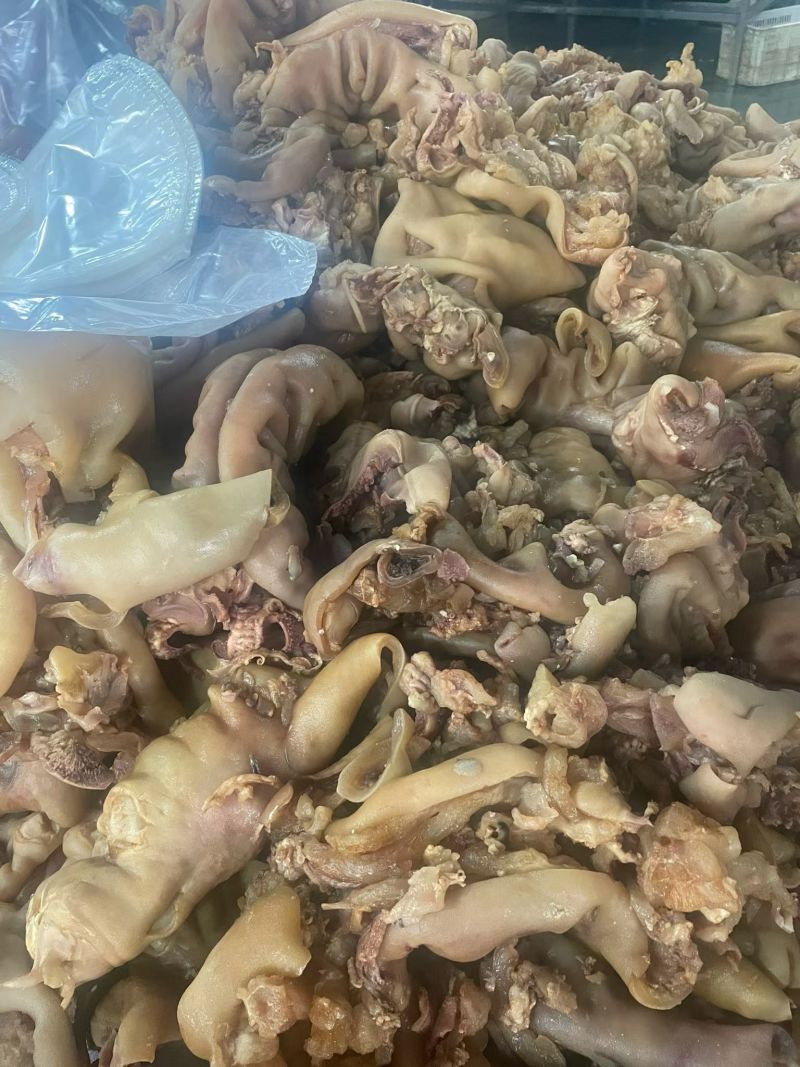 熟牛蹄无骨，火烧腿毛。品质好，价格美丽。