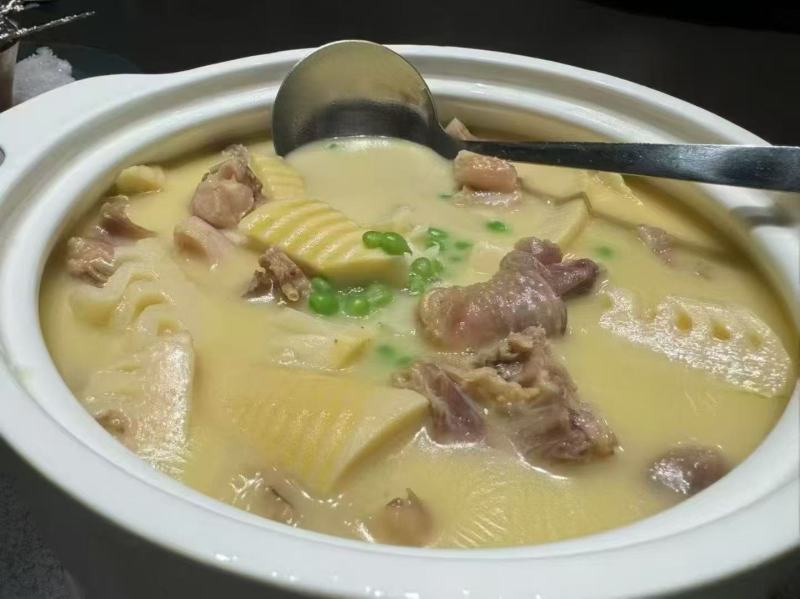 黄山本地散养500天风干鸡纯手工制作送礼佳品每只重2斤上