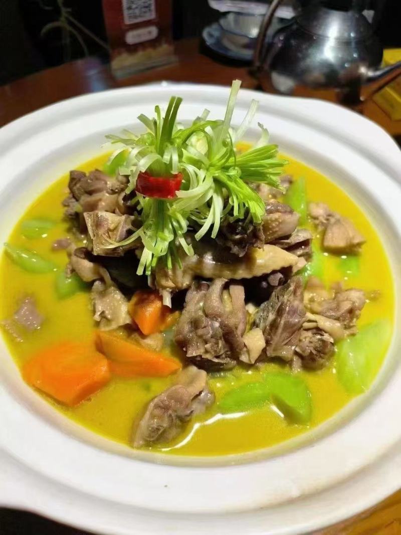 黄山本地散养500天风干鸡纯手工制作送礼佳品每只重2斤上