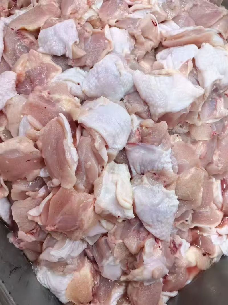 带皮胸肉块，鸡胸肉块