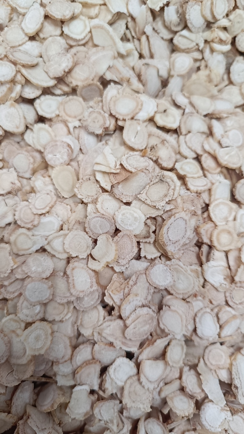 西洋参手工切片，精心挑选优质西洋参，人工切片