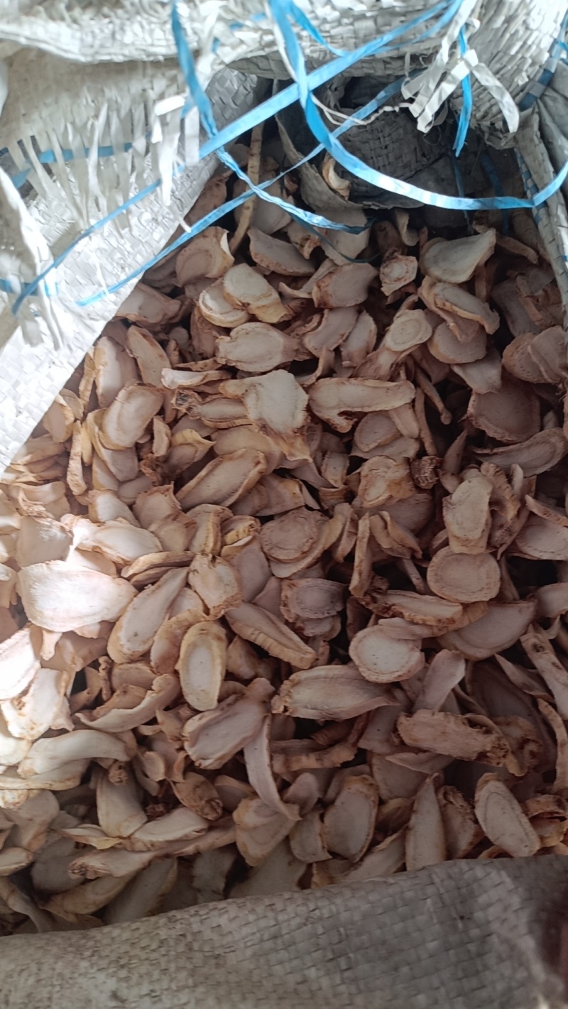 西洋参手工切片，精心挑选优质西洋参，人工切片