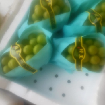 阳光攻瑰葡萄热卖中