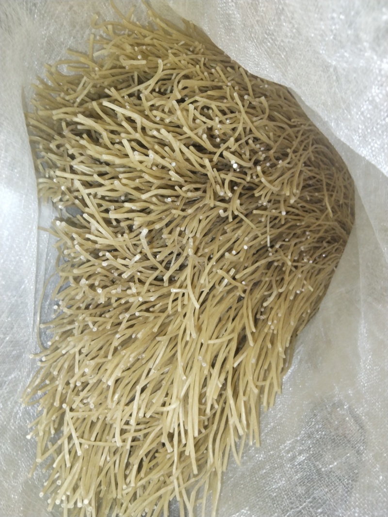 南无阿弥陀佛，精品纯红薯粉条宽条和细条价格不一样。