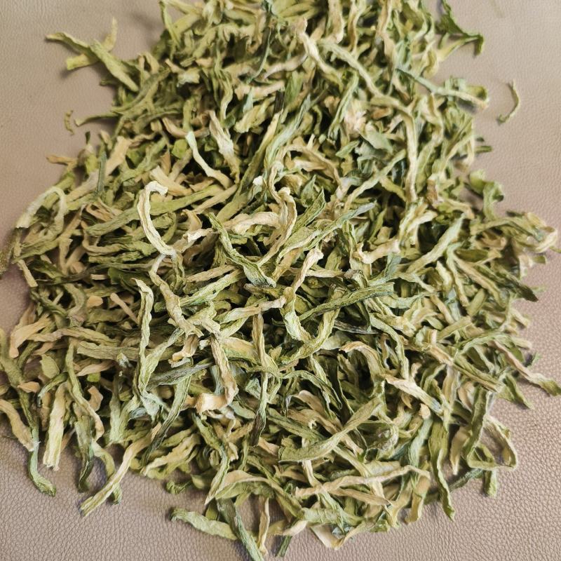 青萝卜条，青萝卜干。烘干萝卜干