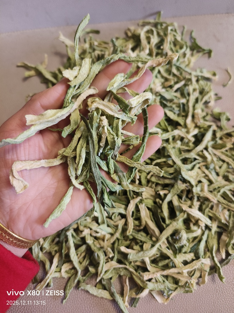 青萝卜条，青萝卜干。烘干萝卜干