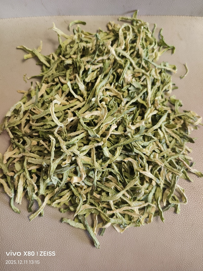 青萝卜条，青萝卜干。烘干萝卜干