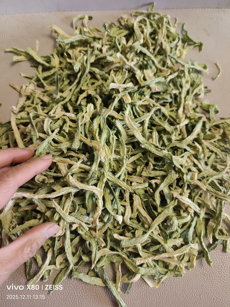 青萝卜条，青萝卜干。烘干萝卜干