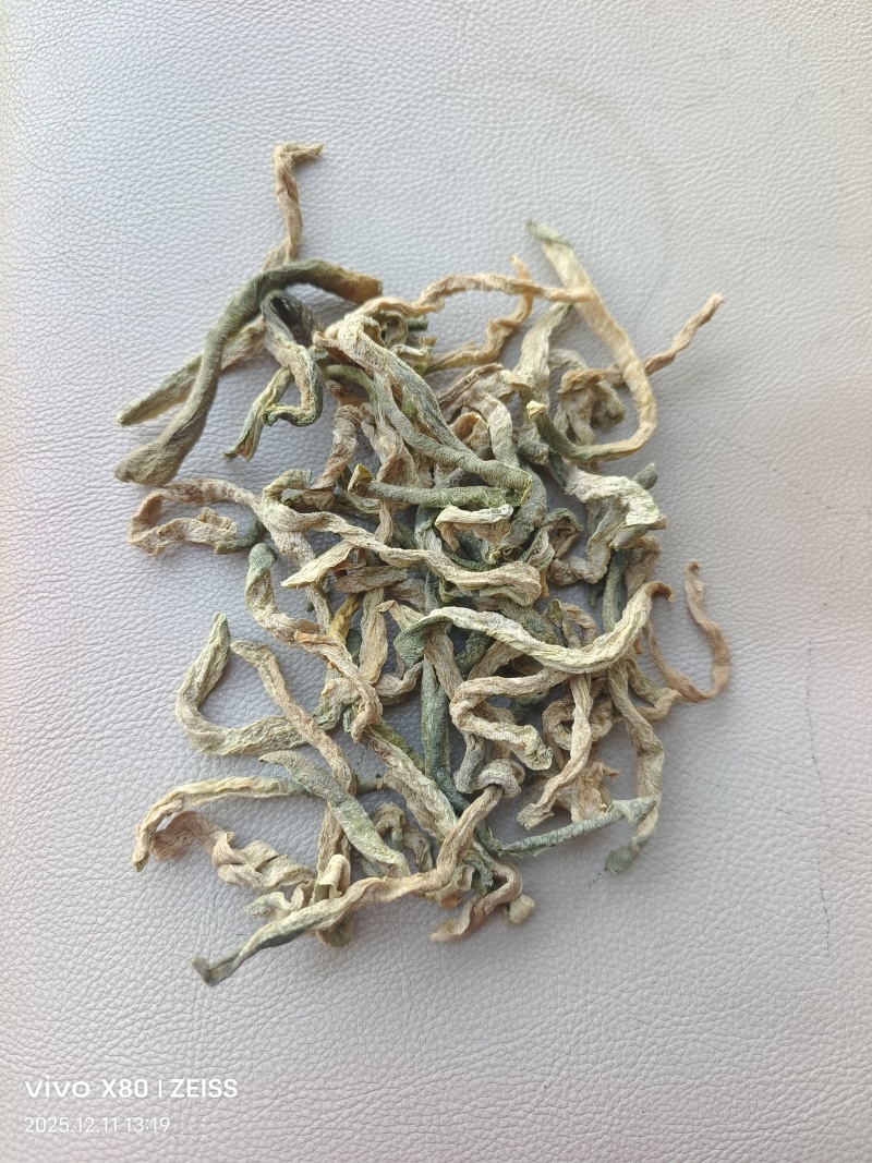 晒干的青萝卜条。青萝卜干。