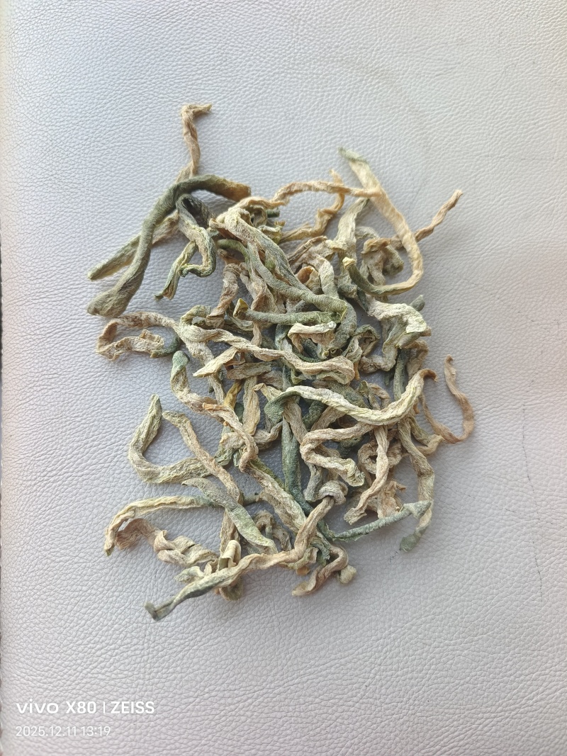 晒干的青萝卜条。青萝卜干。