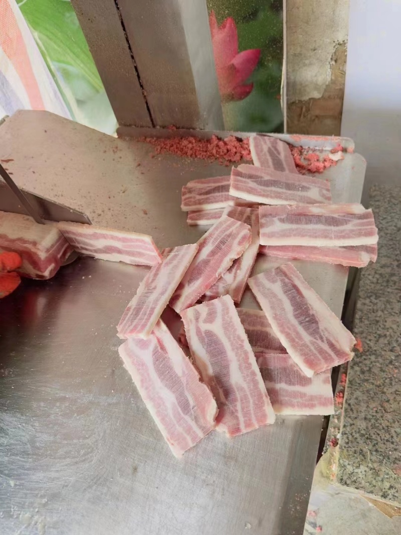 猪五花肉板，肥瘦均匀，纯干不调理，涮锅，烤肉均可