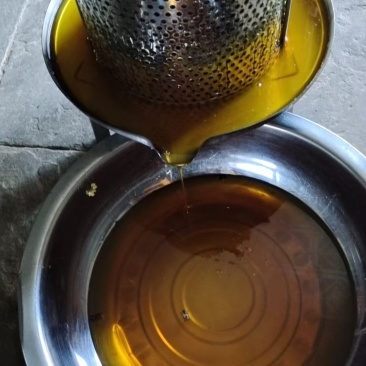天然野生蜂蜜，有需要的联系我。