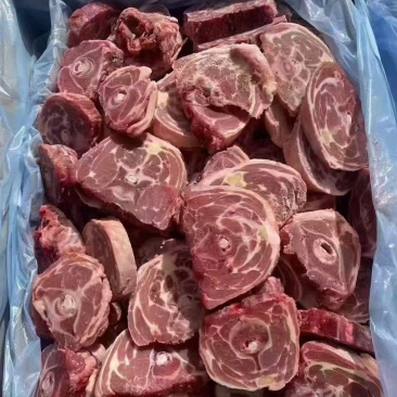 **满肉牛脖骨