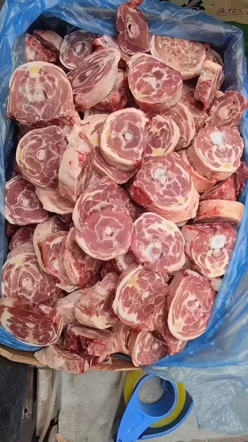 **满肉牛脖骨