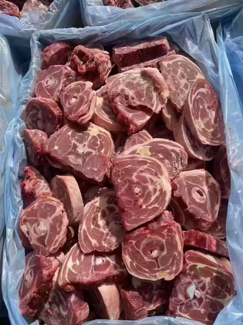 **满肉牛脖骨