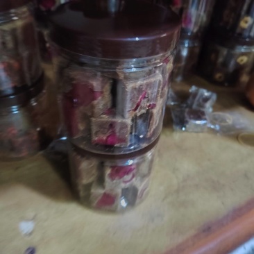 玖槐花红糖本土纯手工制熬。