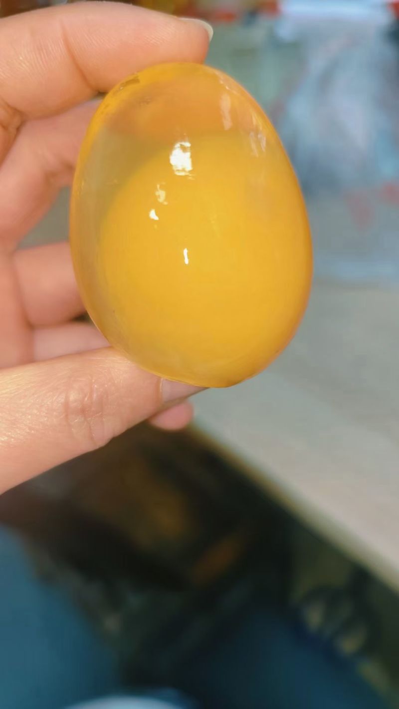 黄心水晶鸭皮蛋，纯收工制作，口感细腻，口留余香