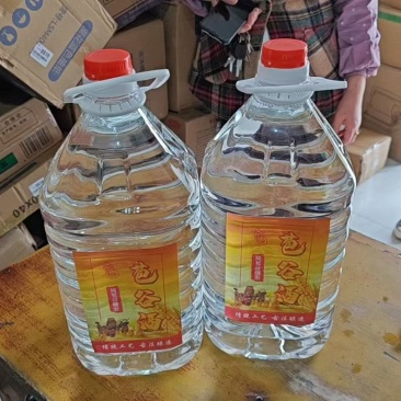 自家酿造纯高粱酒