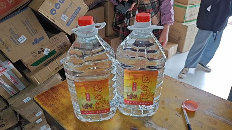自家酿造纯高粱酒