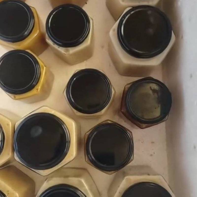 蜂蜜，云南大山百花蜜，带蜂巢，不带蜂巢都有欢迎下单