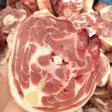 **满肉羊脖骨