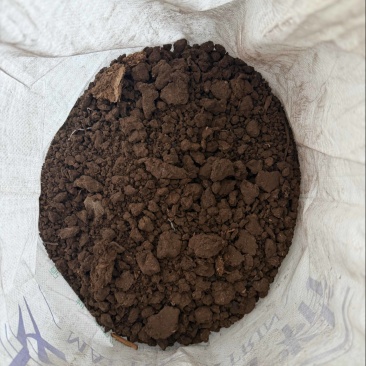 高端品牌进口草炭土，营养成分高。自提价2000元每吨。