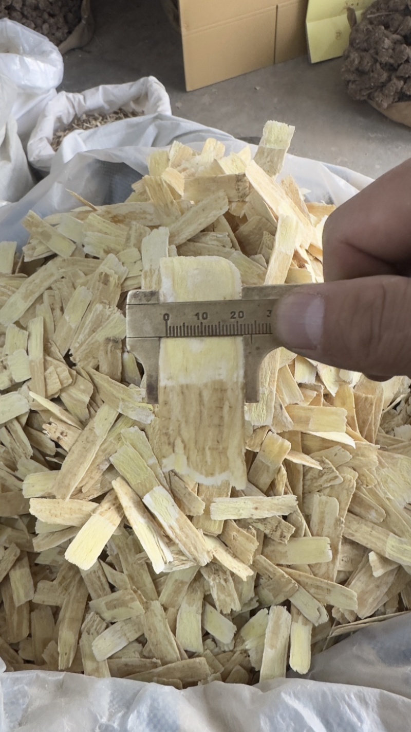 岷县黄芪手工压片。岷县产地直销。手工压片
