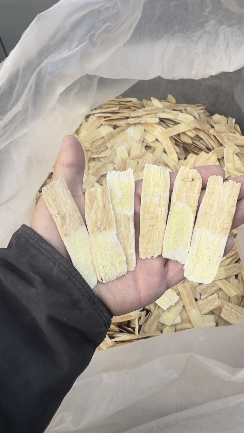 岷县黄芪手工压片。岷县产地直销。手工压片