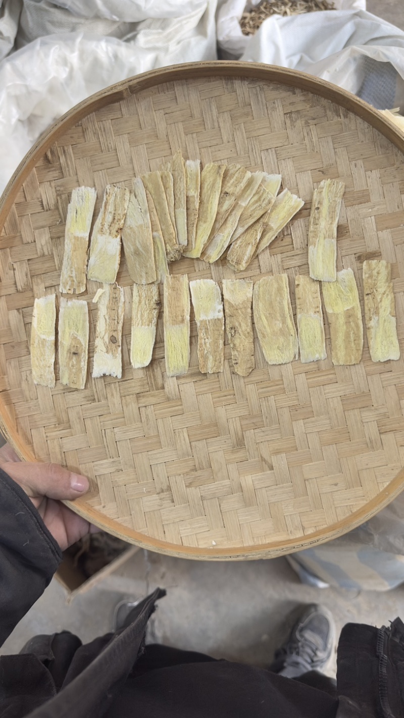 岷县黄芪手工压片。岷县产地直销。手工压片