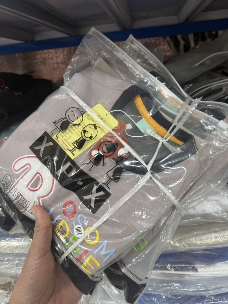 童装加绒卫衣