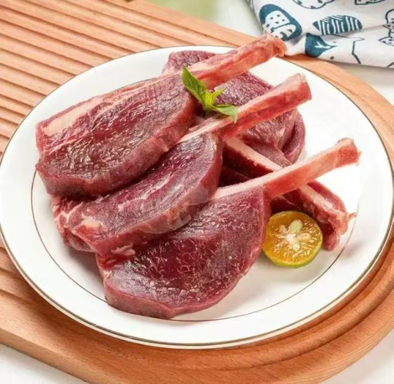 高品质手抓牛排到货从鲜嫩到餐桌的美味，每一口都是享受