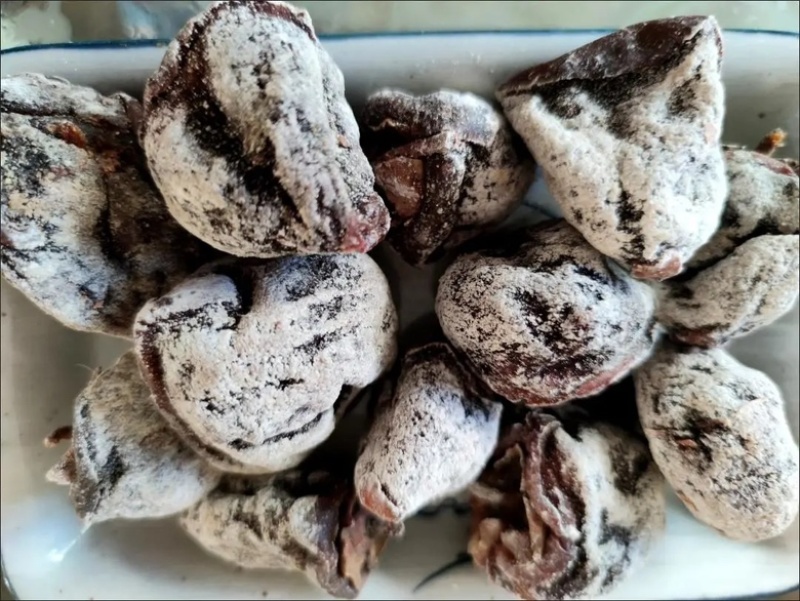 老式黑柿饼自然挂霜